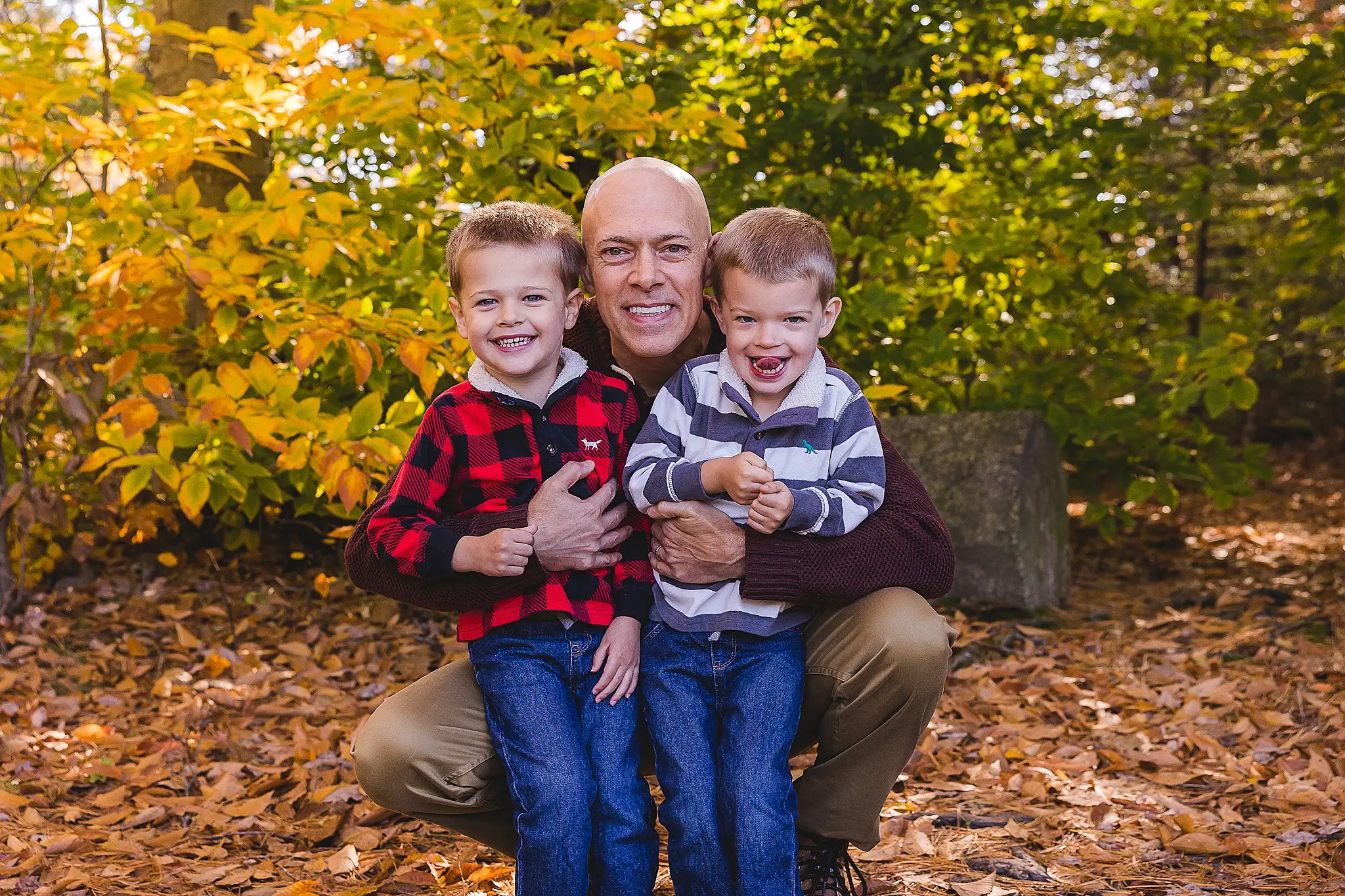 twins snuggle and keep warm with dad in winter photo sessions in NH